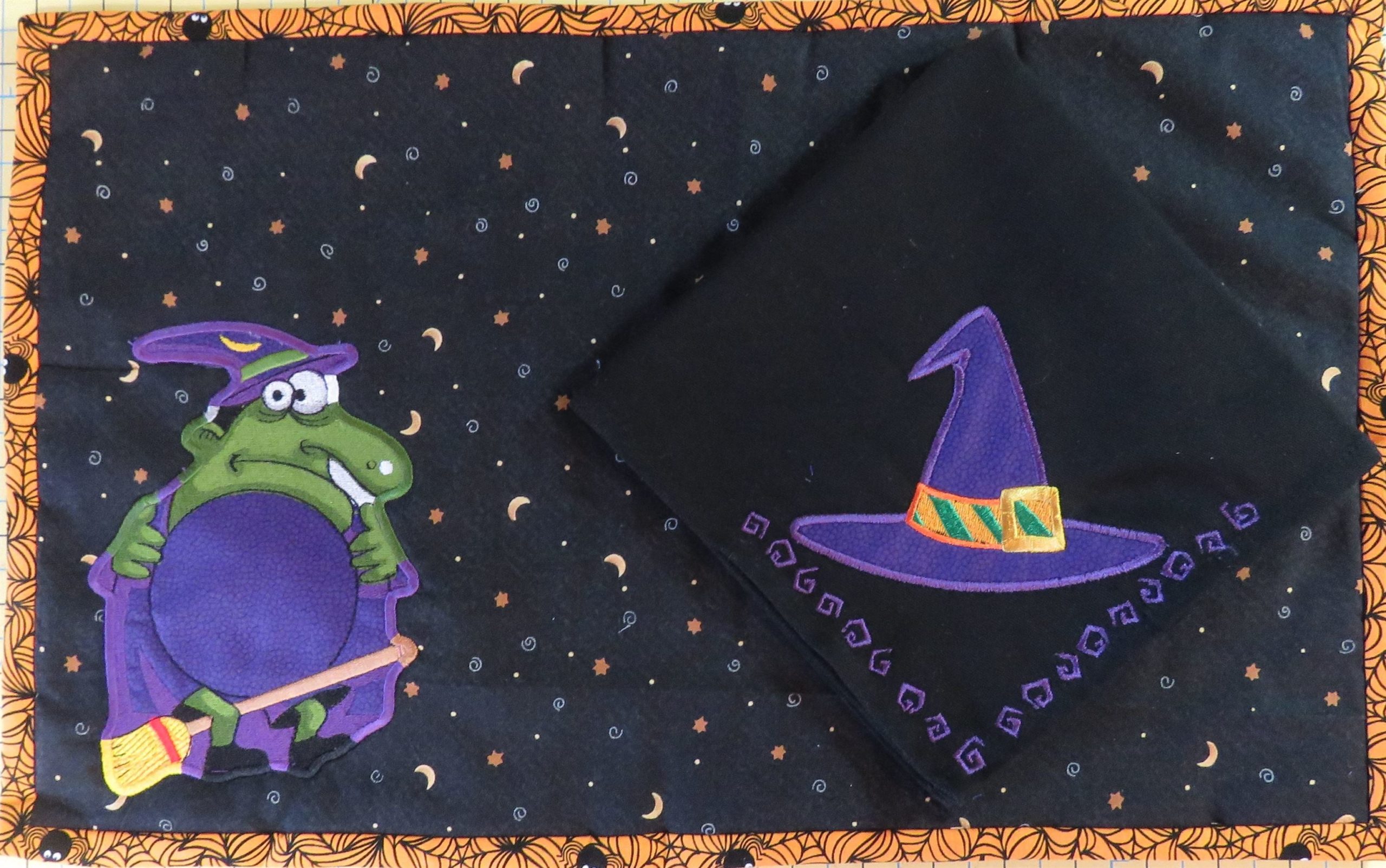 Halloween Napkins: Perfect and Reproducible Embroidery Placement