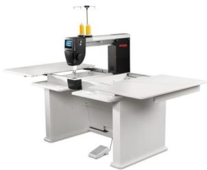 Sturdy table extended for BERNINA Q20