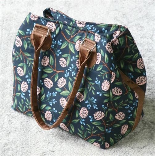 Mollie handbag from Sallie Tomato featured at January Sew Fun
